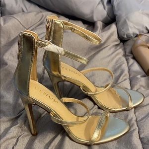 Venus gold pumps size 6